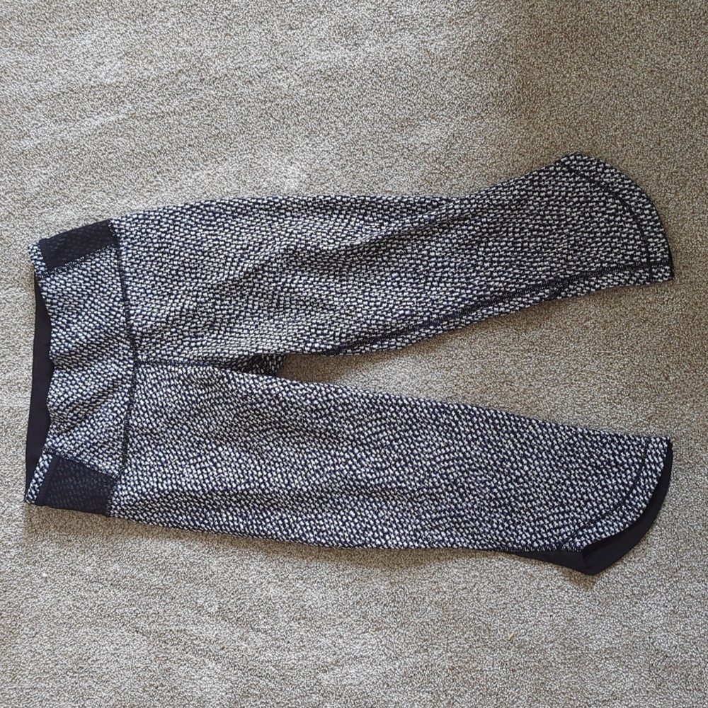 Lululemon size 6 cropped leggings